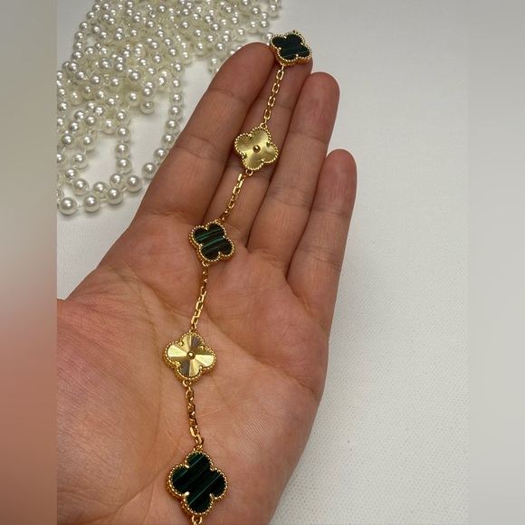 Elegant Gold and Green Clover Bracelet - Picture 4 of 12